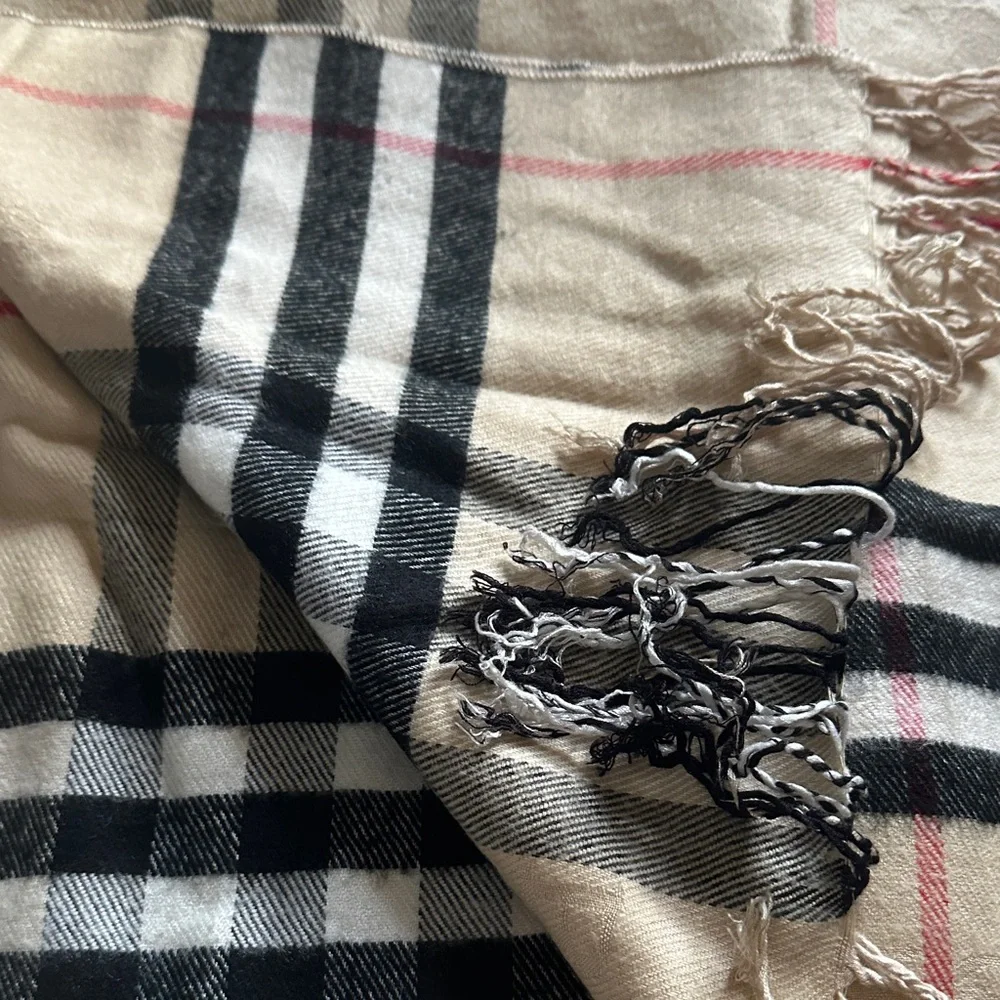 Burberry Beige and Red Cashmere Scarf - Picture 5 of 5